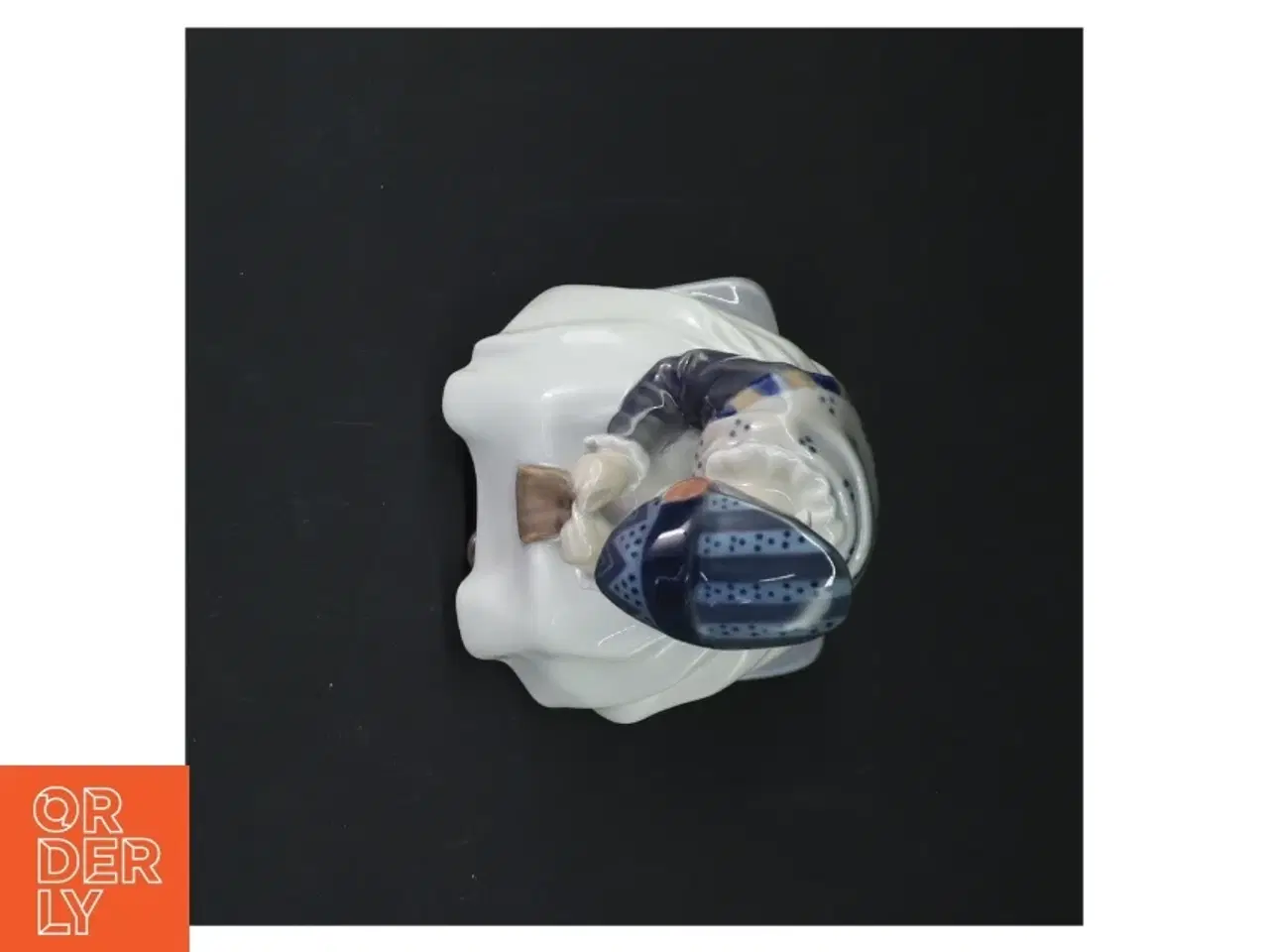 Billede 5 - Porcelænsfigur af kvinde, Royal Copenhagen fra Royal Copenhagen (str. H. 14 cm)