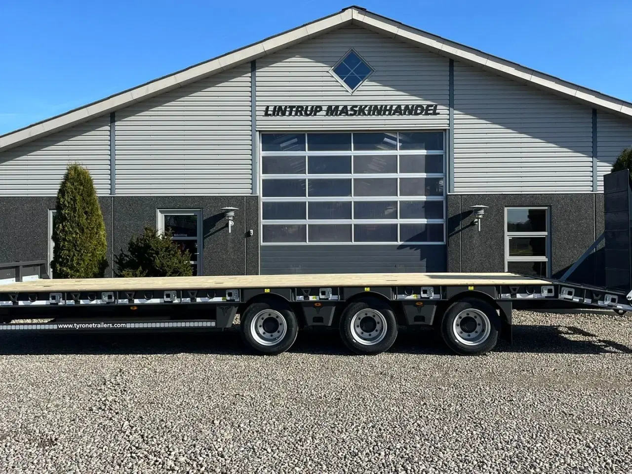 Billede 23 - Tyrone 27TLL LANG MODEL med forbredningsudstyr . Affjedret træk og affjedret aksler. Med hydrauliske ramper og værktøjskasse