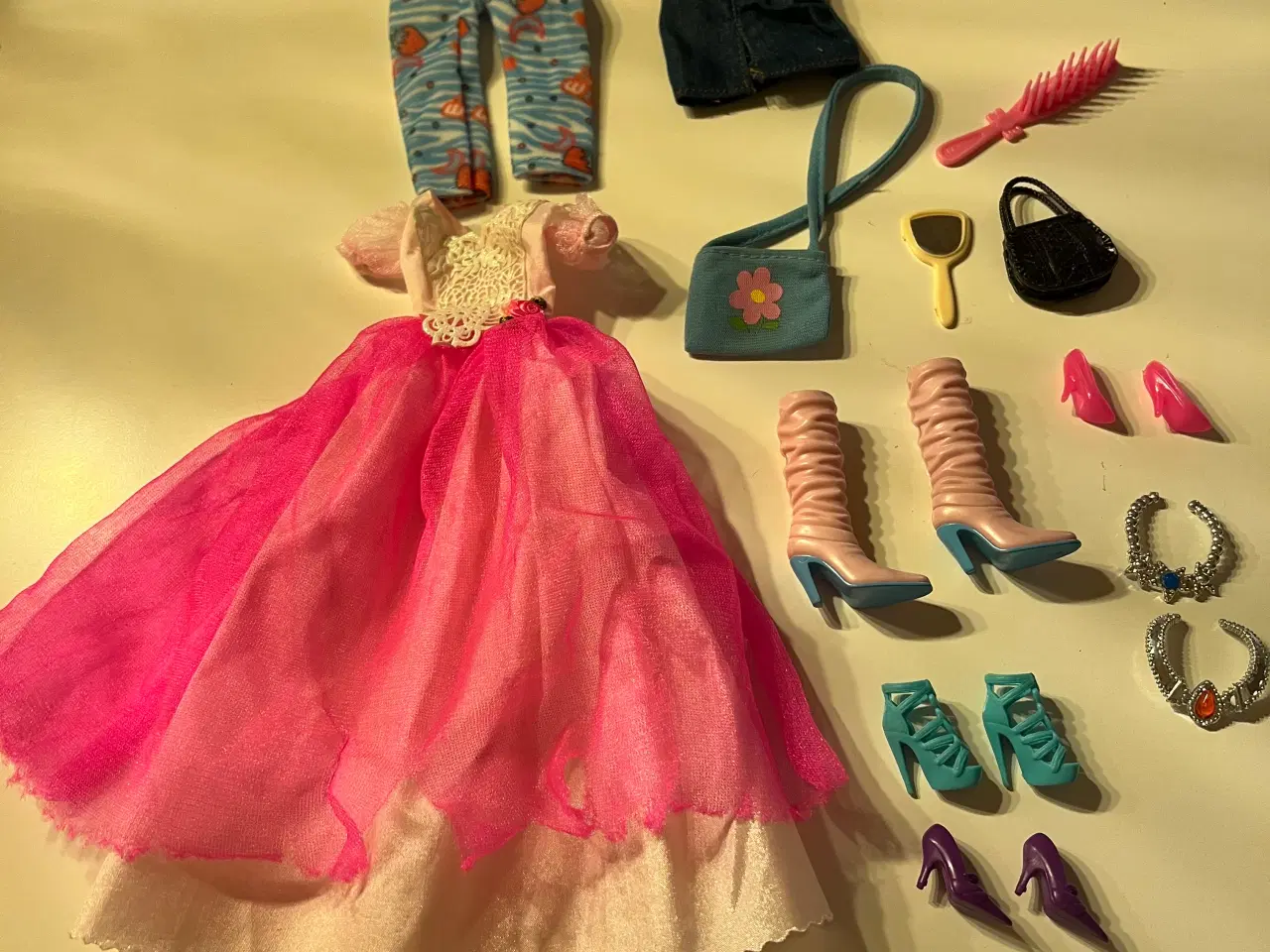 Billede 7 - Barbie bil+familie