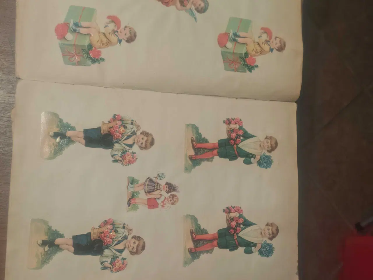 Billede 14 - Gammel bog med mange glansbilleder 