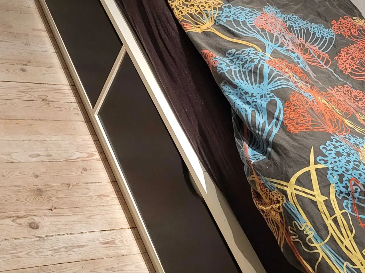 Billede 1 - Seng med opbevaring