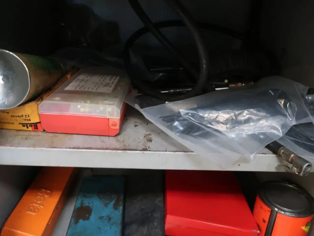 Billede 8 - "Tøm skabet" - Indhold i 2 skabe (øvre & nedre)