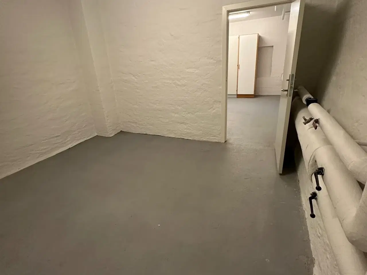 Billede 20 - Centralt i Skanderborg. 95 m2 konto 40 m2 arkiv/depot. Indflytningsklart.