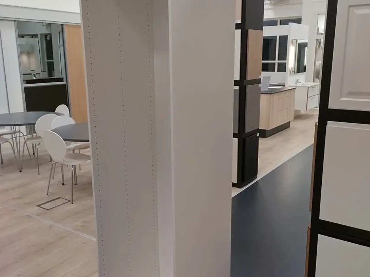 Billede 1 - 4 stk. usamlet højskabe H: 182,4 x B: 50 x D: 58,1 cm uden låger.