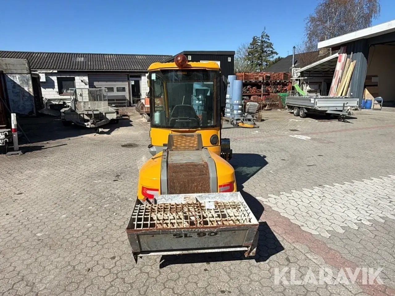 Billede 8 - Redskabsbærer Stiga Titan 26H med kost saltudlægger og klippebord