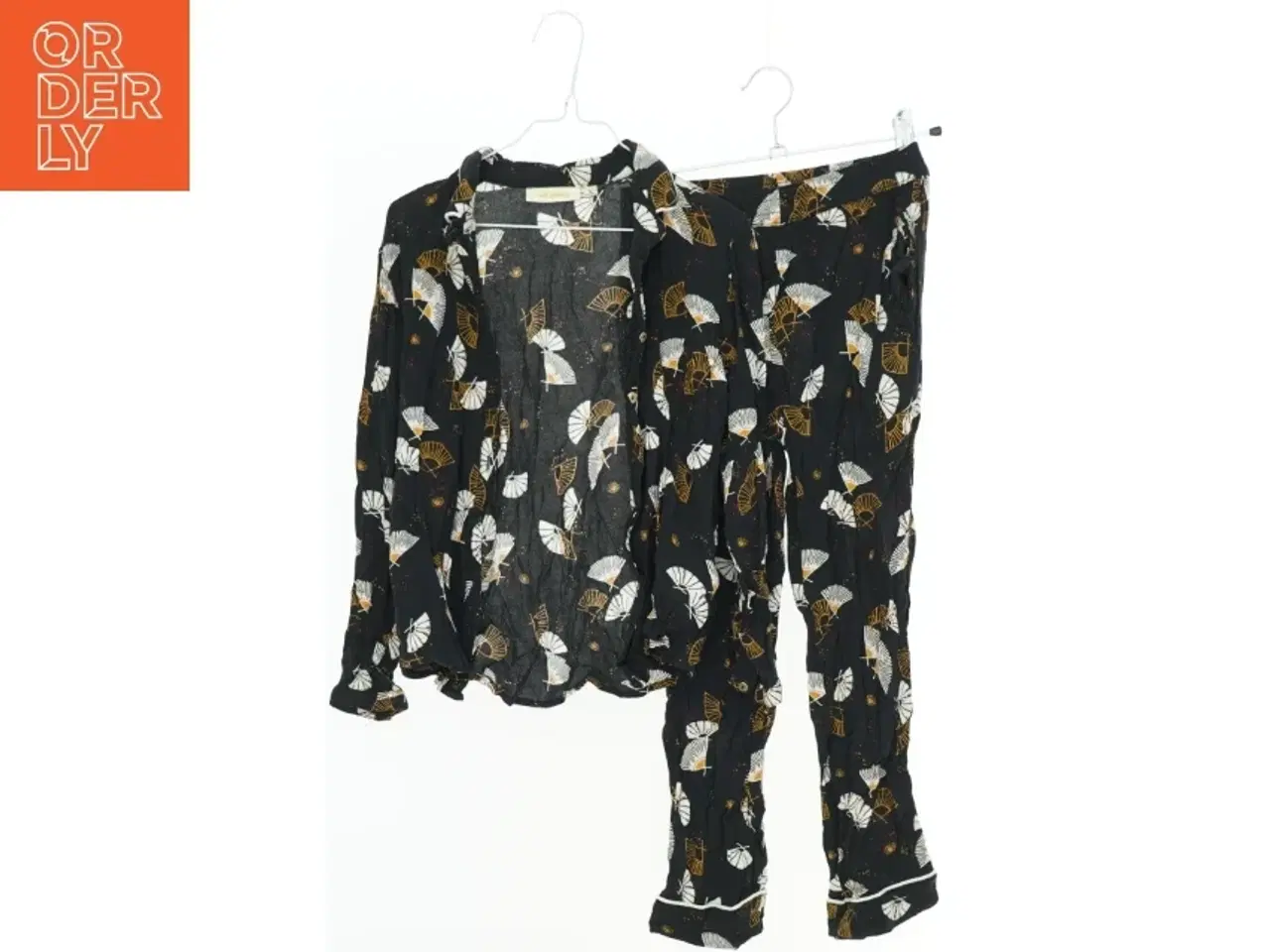 Billede 1 - Bluse og bukser med bladmønster fra Soft Gallery  (str. 134)