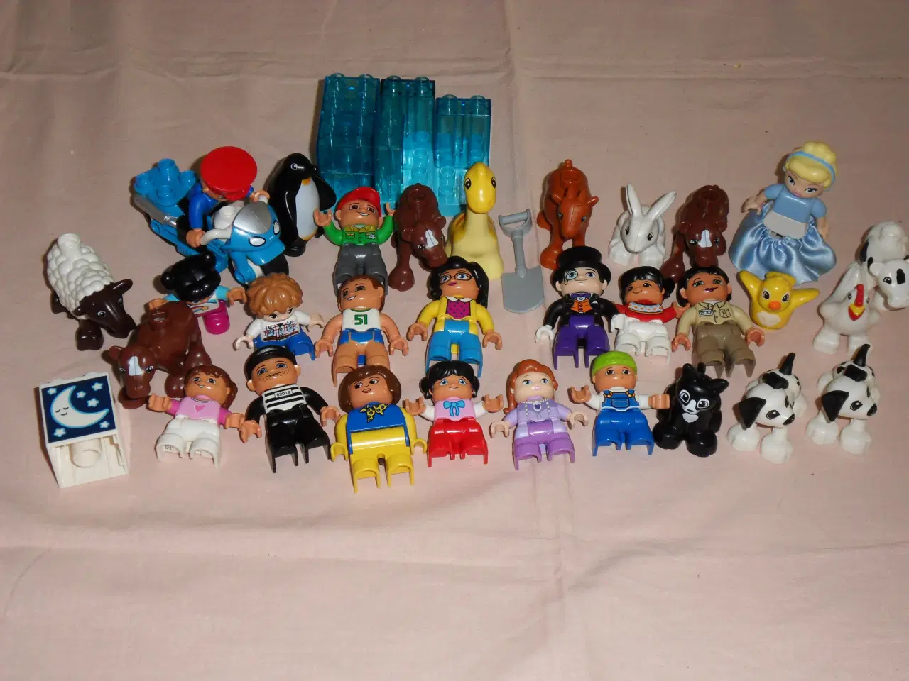 Billede 7 - Lego Duplo. 7 kg. Blandet. Figurer. Tog. Togbane.