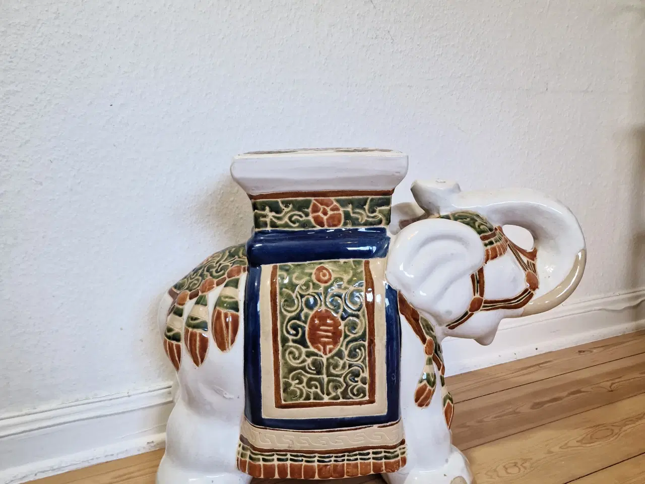 Billede 2 - Stor porcelæns elefant med østasiatisk mønster.