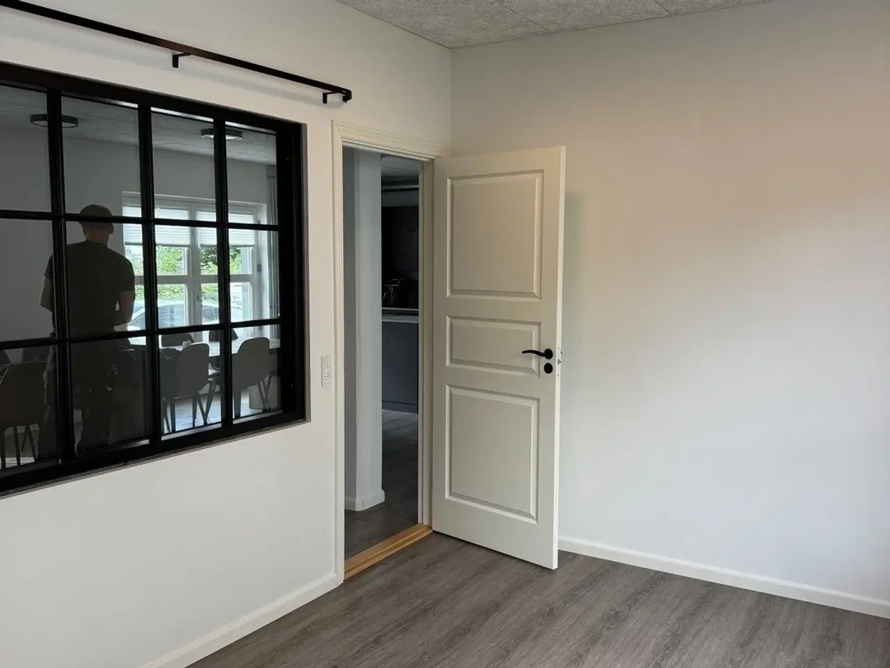 Billede 6 - Lyst og nyistandsat kontorlejemål i Brøndby – Med plads op til 12 arbejdsstationer