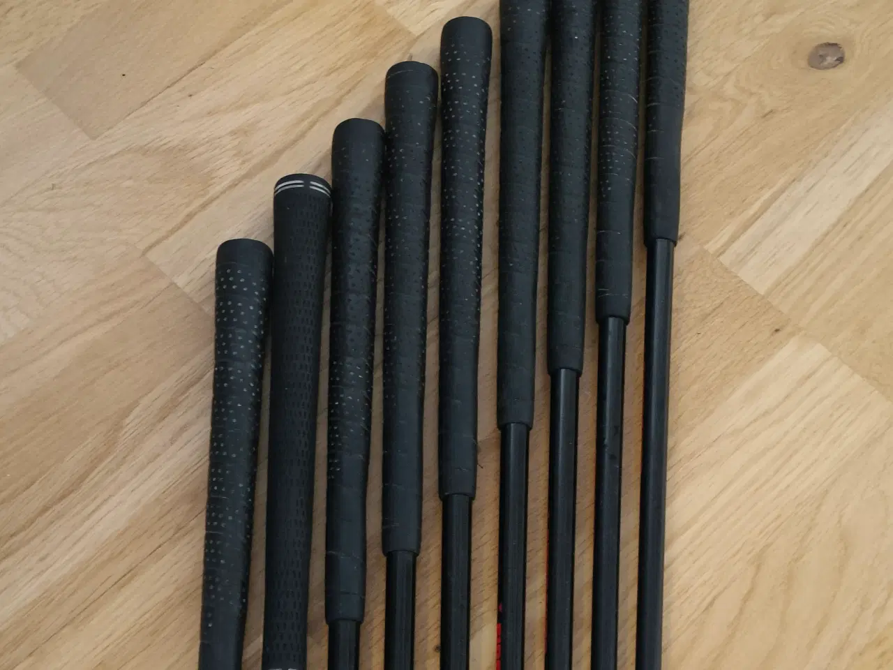 Billede 10 - Komplet golfsæt inkl. vogn og bag – klar til spil