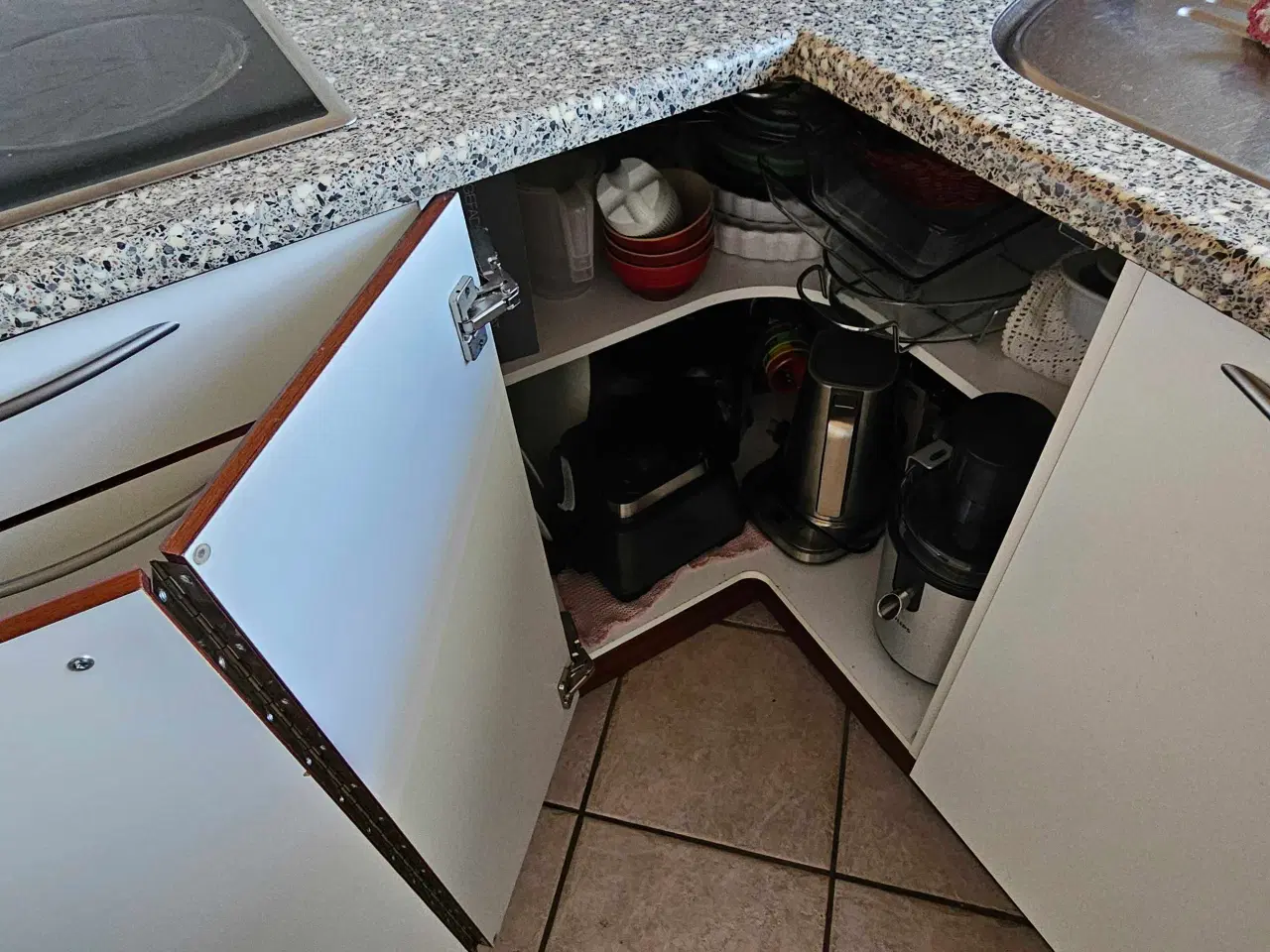 Billede 6 - Svane køkken hvid laminat med trækanter