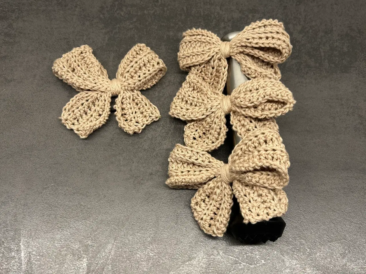 Billede 5 - Hæklede julesløjfer i bomuld