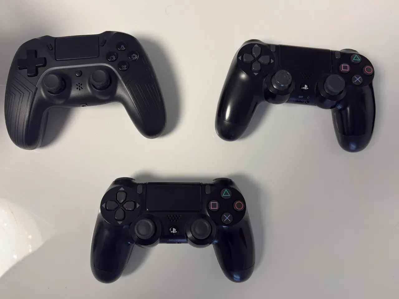 Billede 2 - Playstation 4 Slim med 3 controllere 