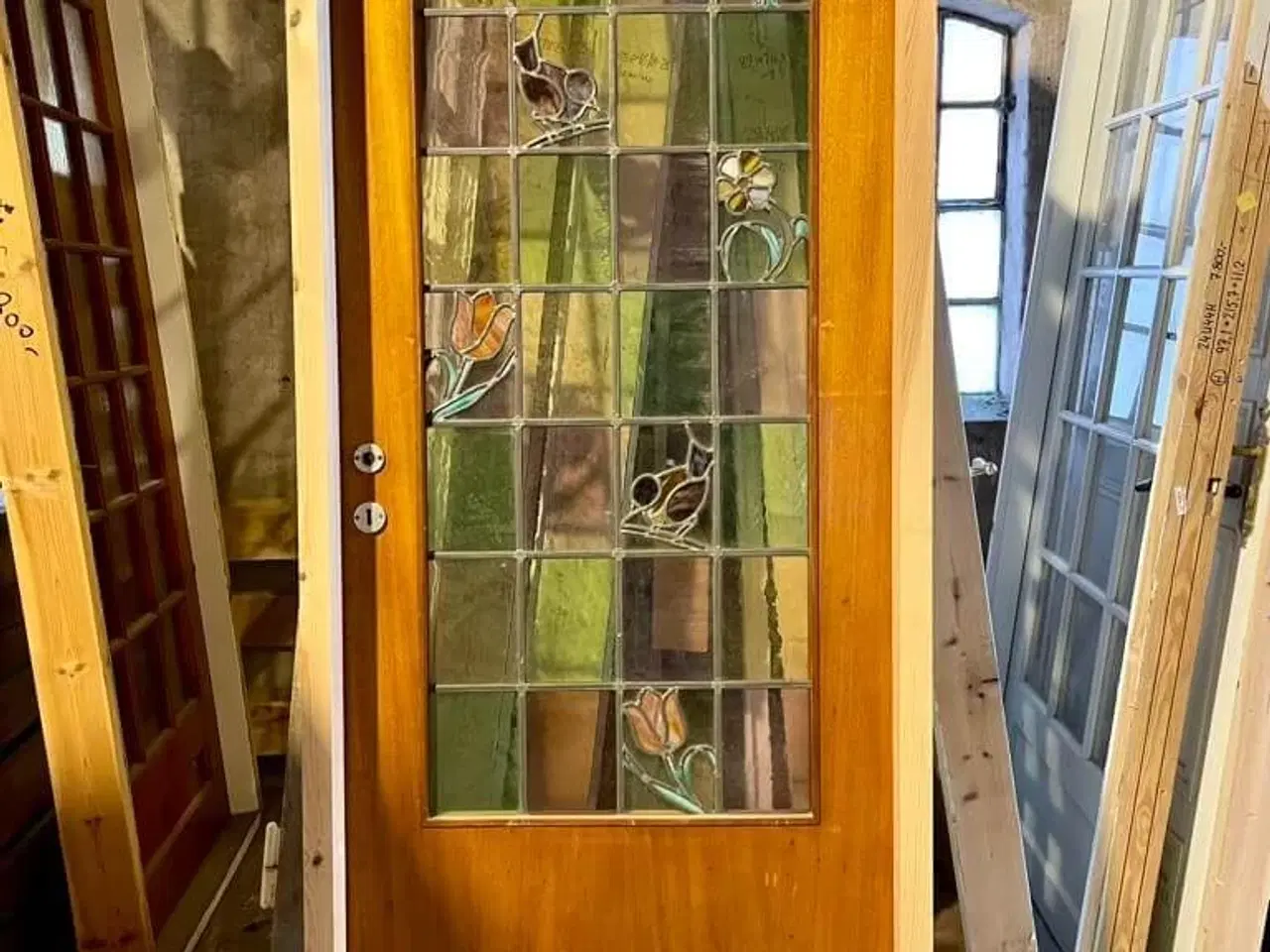 Billede 2 - Venstrehængt dør m. blyindfattede glas og motiver