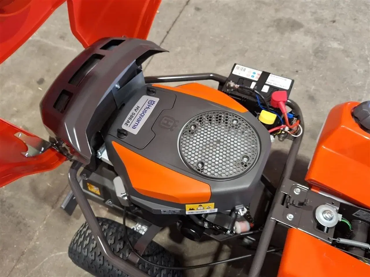 Billede 7 - Husqvarna Rider R214 TC 103 cm klipper