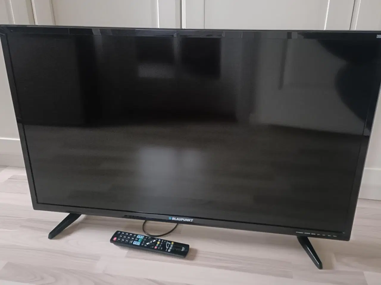 Billede 1 - TV 40" LCD med fjernbetjening