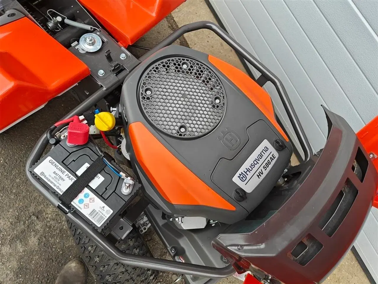 Billede 6 - Husqvarna R 214T - 103cm klippebord OBS: inkl. 103cm klippebord