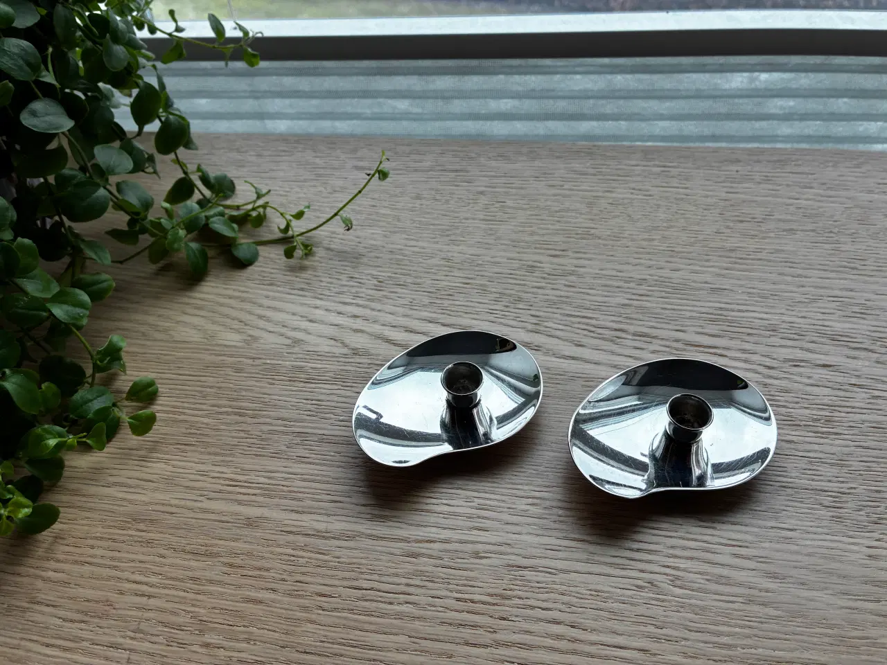 Billede 1 - 2 små lysestager i pletsølv