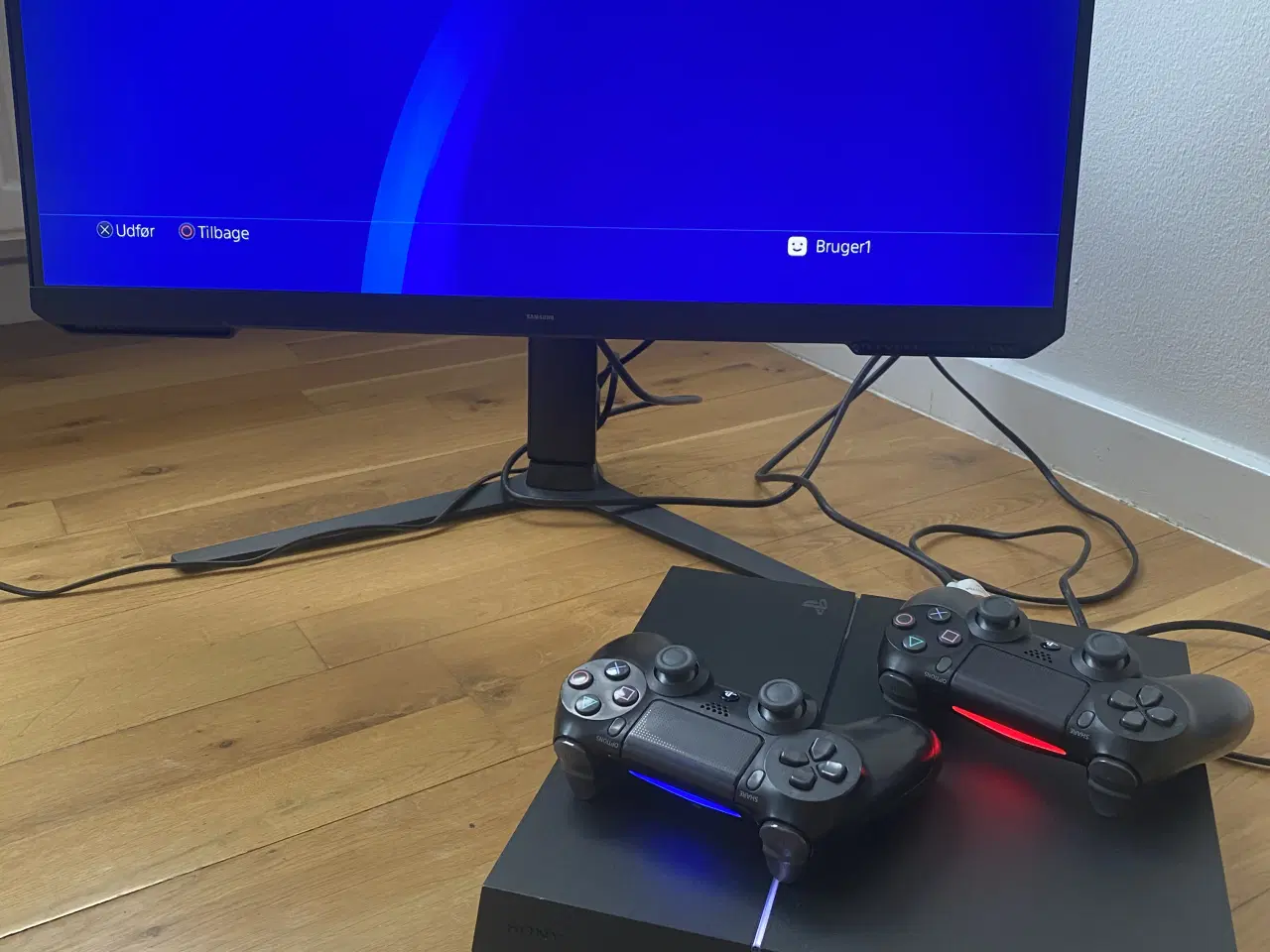 Billede 3 - PlayStation 4 (500 GB) + 2 Controllere + 3 spil