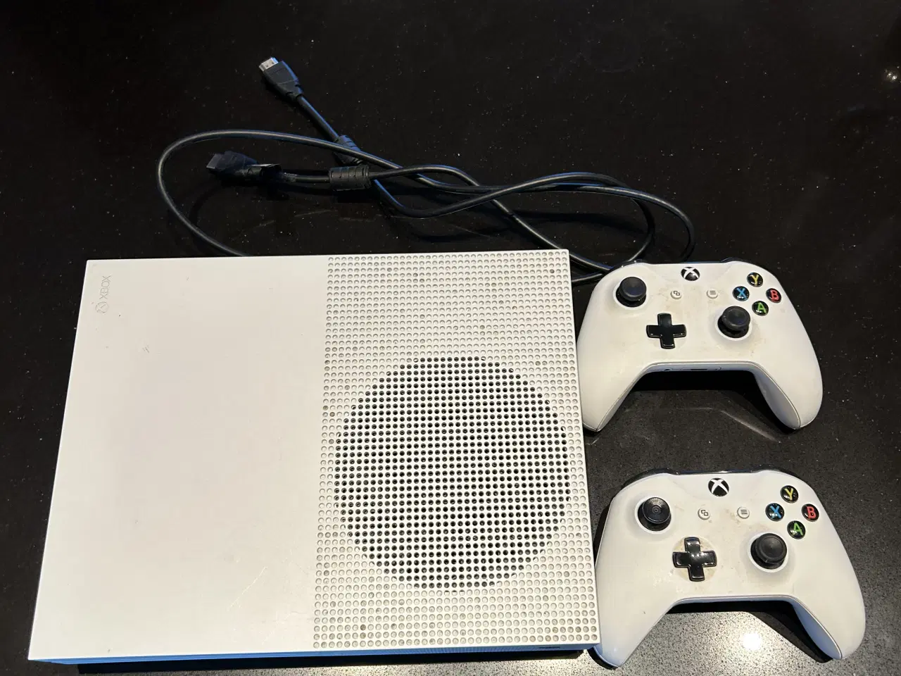 Billede 1 - Xbox one S, plus 2 controllere og HDMI stik