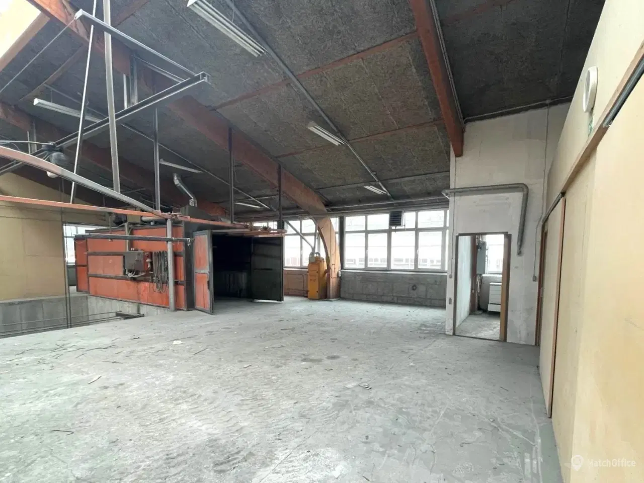 Billede 2 - Præsentabelt højloftet lager/produktionslejemål på i alt 517 m2