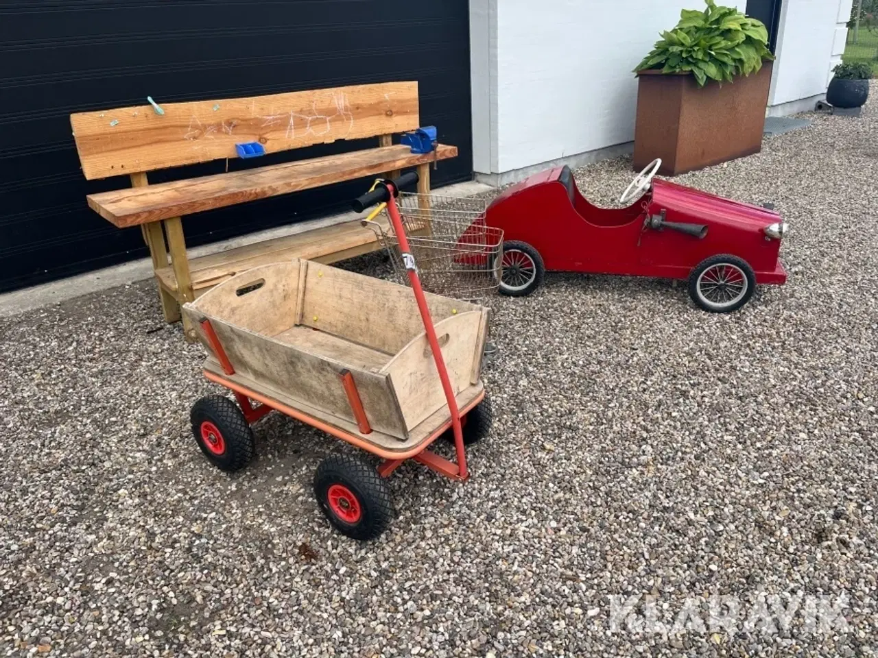 Billede 3 - LOT: sæbekassebil, trækvogn, indkøbsvogne, værkstedsbord