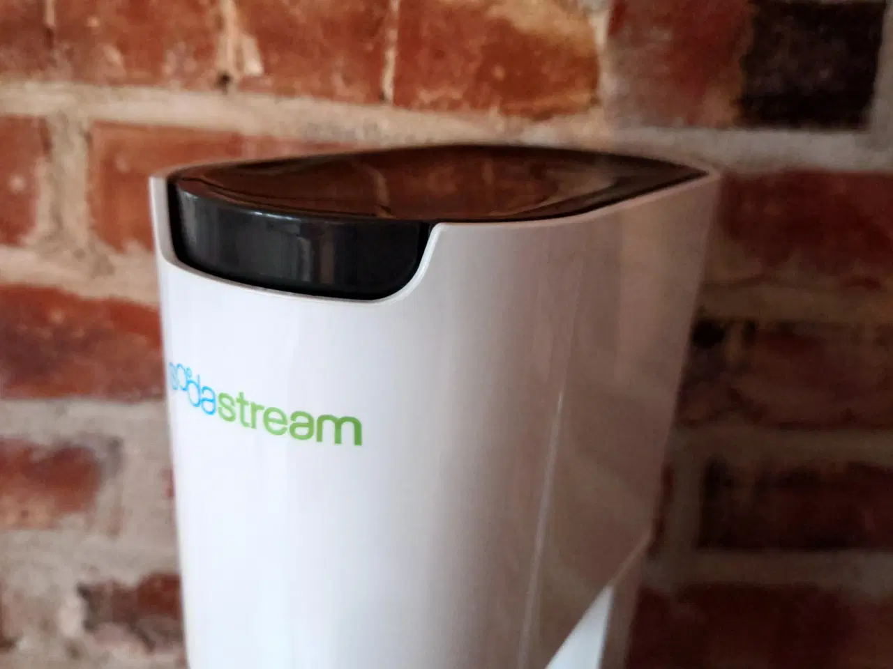 Billede 3 - Hvid Sodastream med co2 flaske & adapter