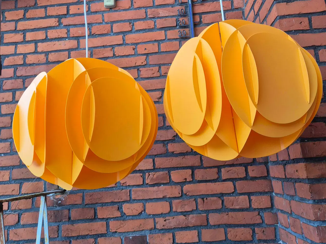 Billede 6 - Flotte gule lamper i plast 