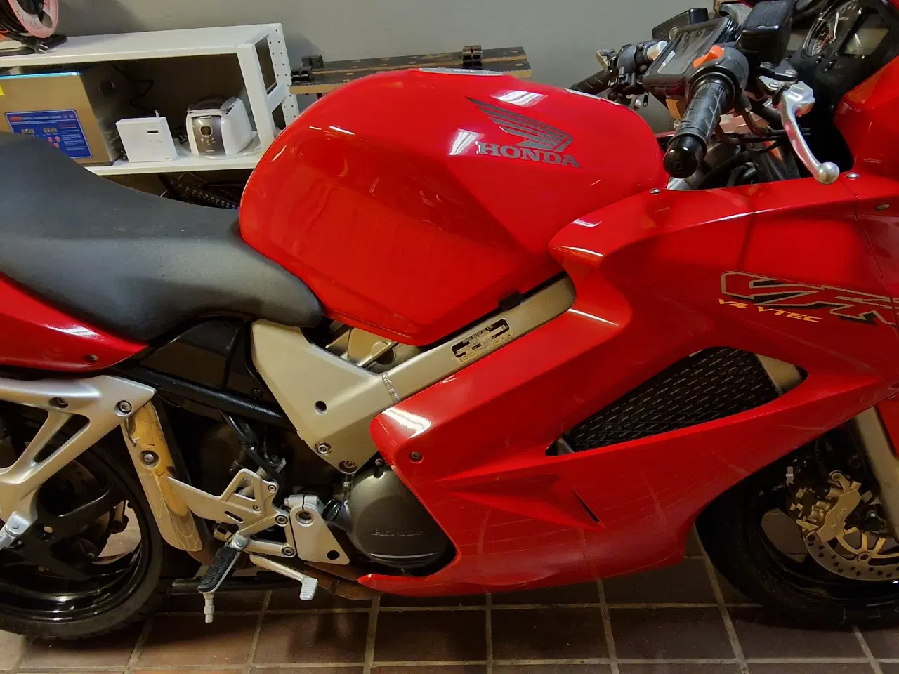 Billede 1 - Honda VFR 800 ABS kun 9800km!!