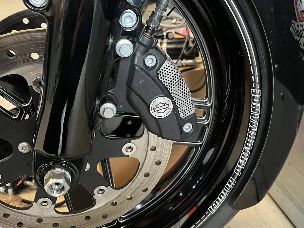 Billede 3 - Harley Davidson Fat front og Airride 