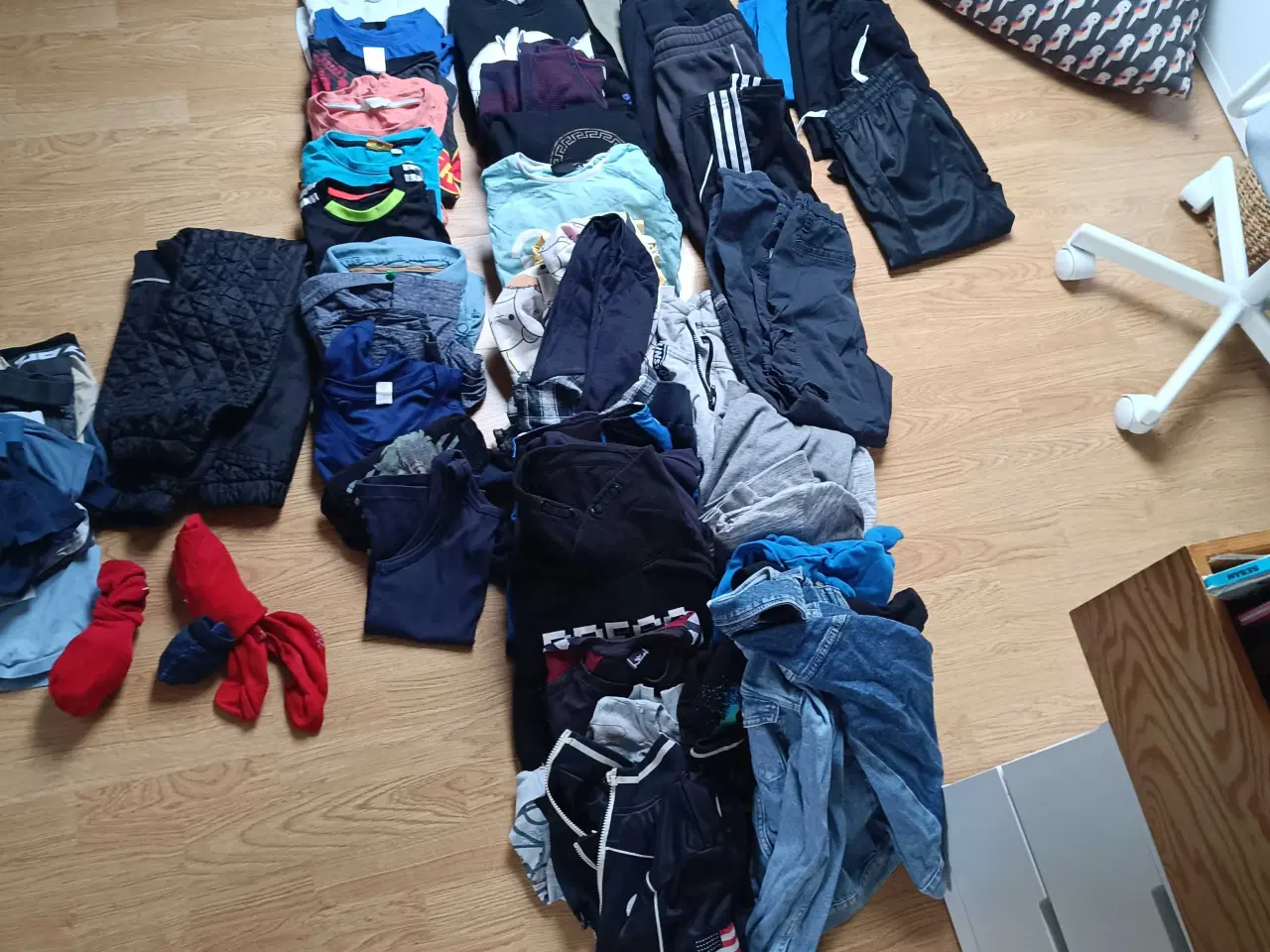 Billede 1 - Drengetøjs pakke i str. 134-140