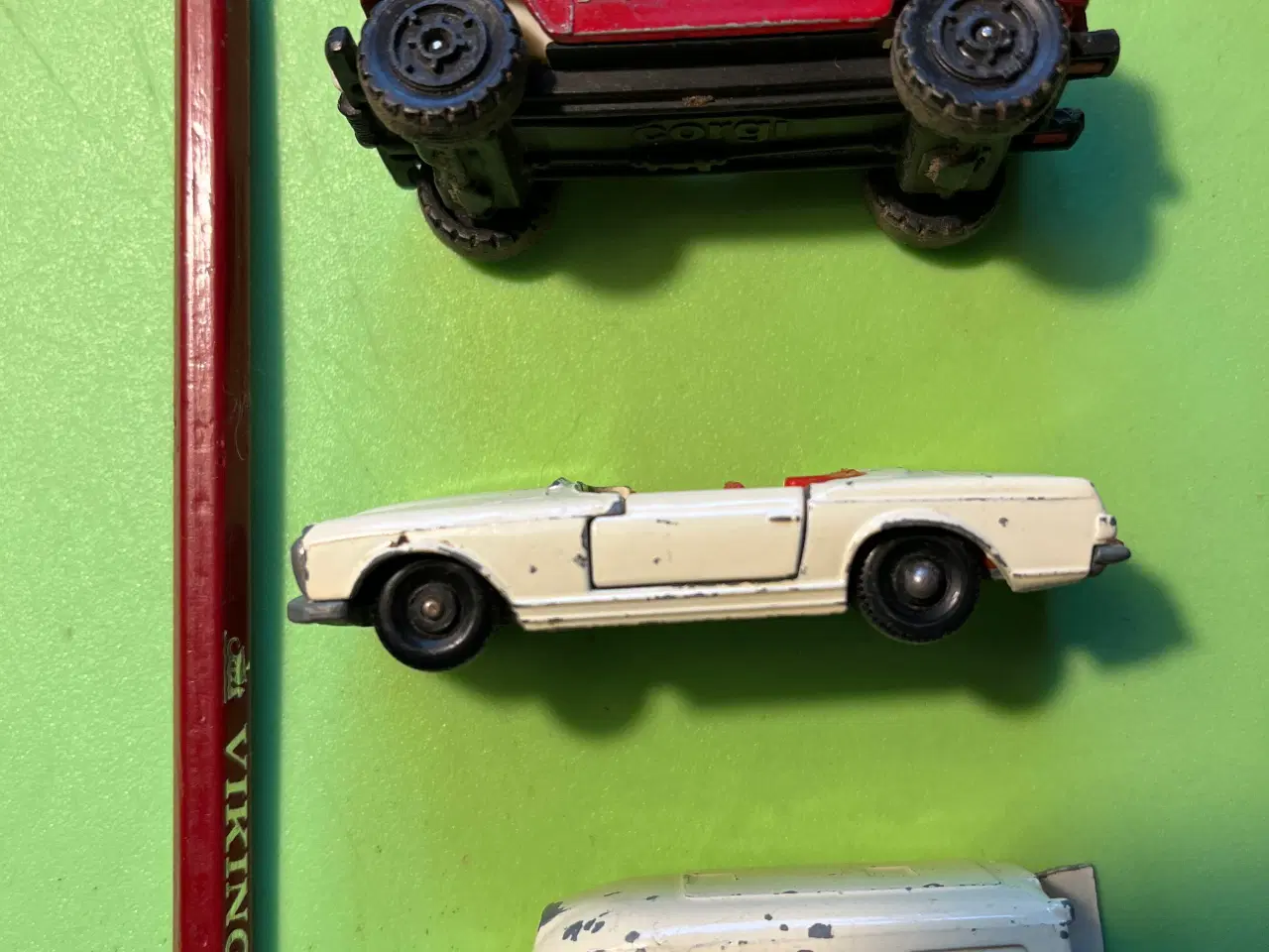 Billede 3 - 3+5 små legetøjsbiler. Giv bud.