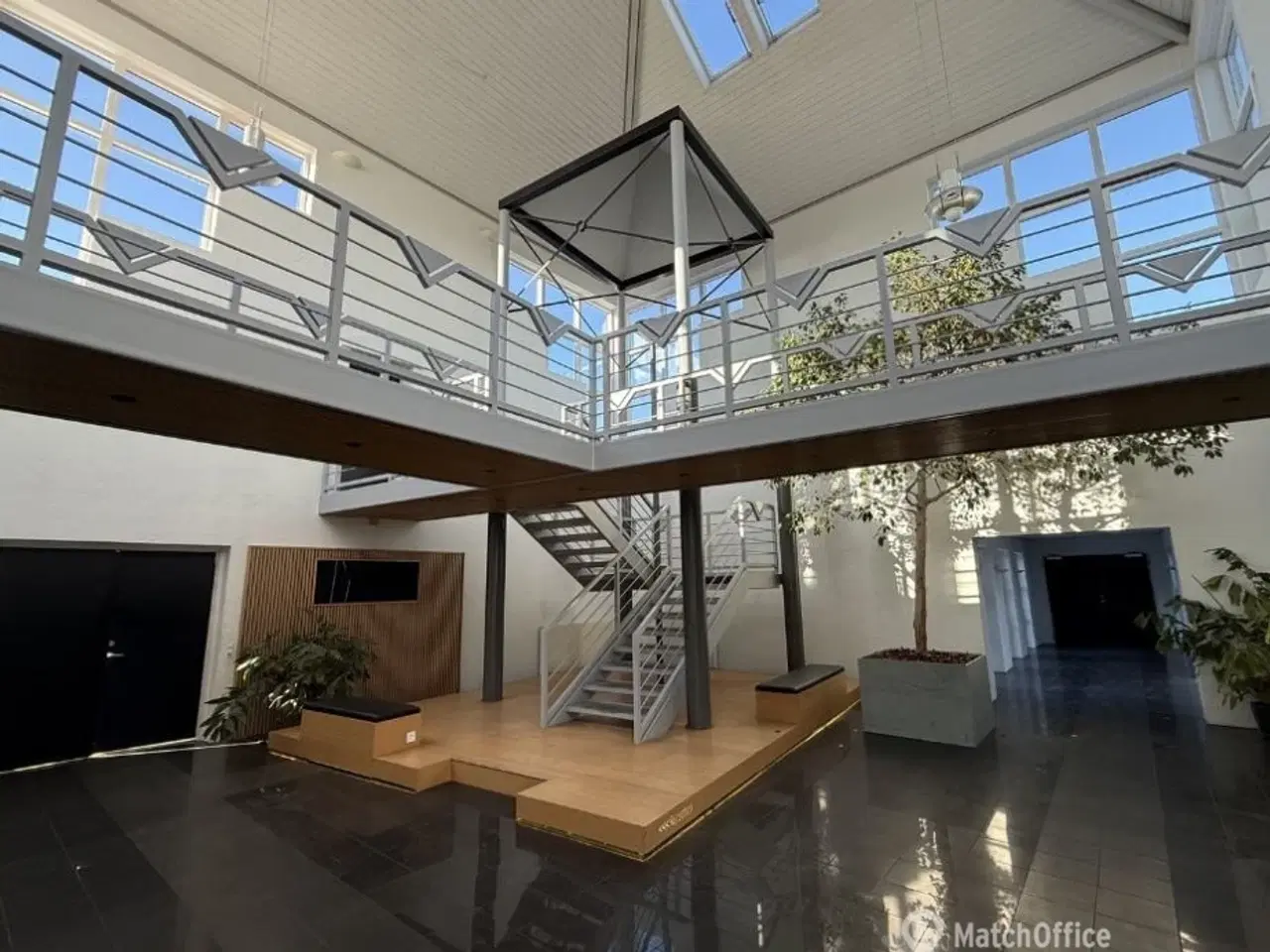 Billede 2 - Attraktivt kontor- og lagerlejemål med topplacering - i alt ca. 3.942 kvm