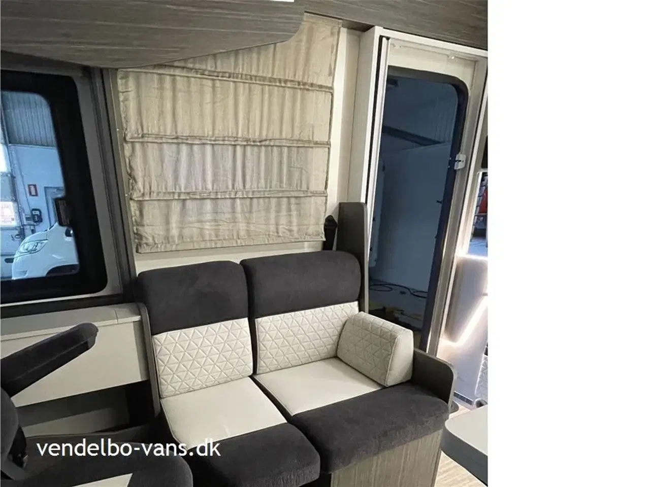 Billede 3 - 2026 - McLouis Nevis 870 180 HK og 8 trins automatgear - Enkeltsenge og stor garage