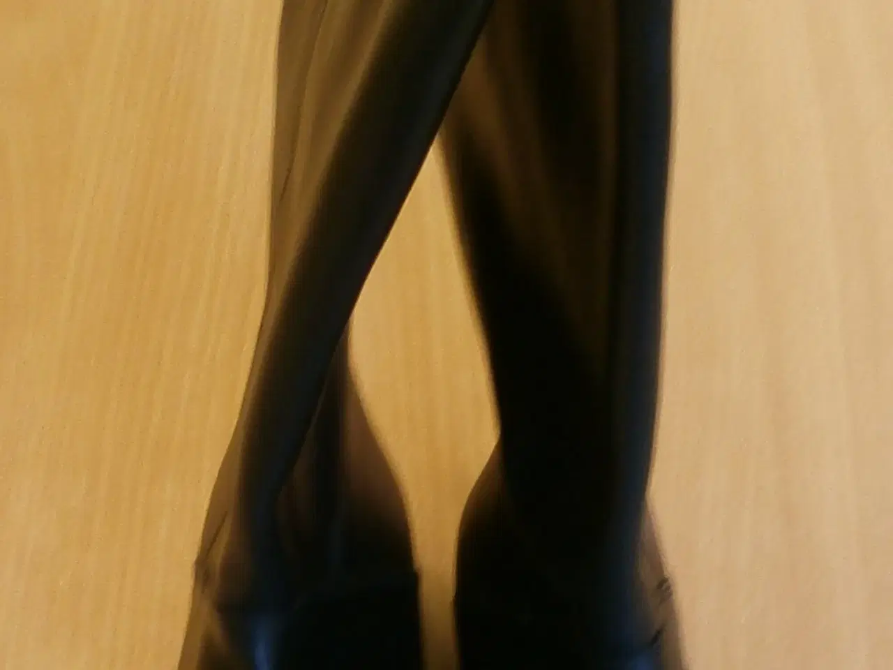 Billede 2 - Nye Støvler, Style, sort læder. Str.36.