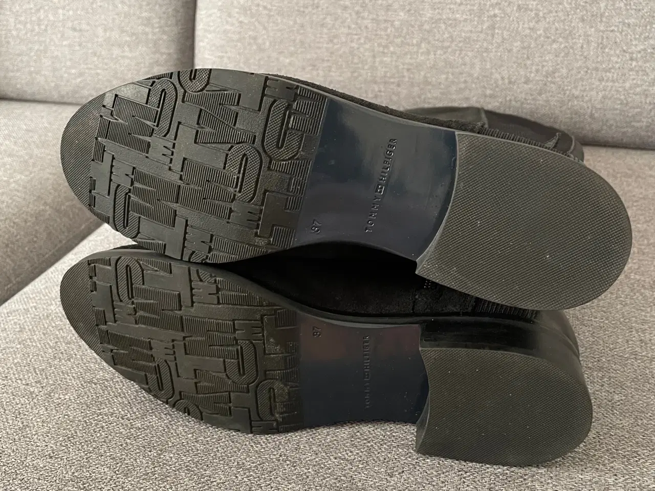 Billede 7 - NEDSAT Tommy Hilfiger langskaftet støvle, str. 37