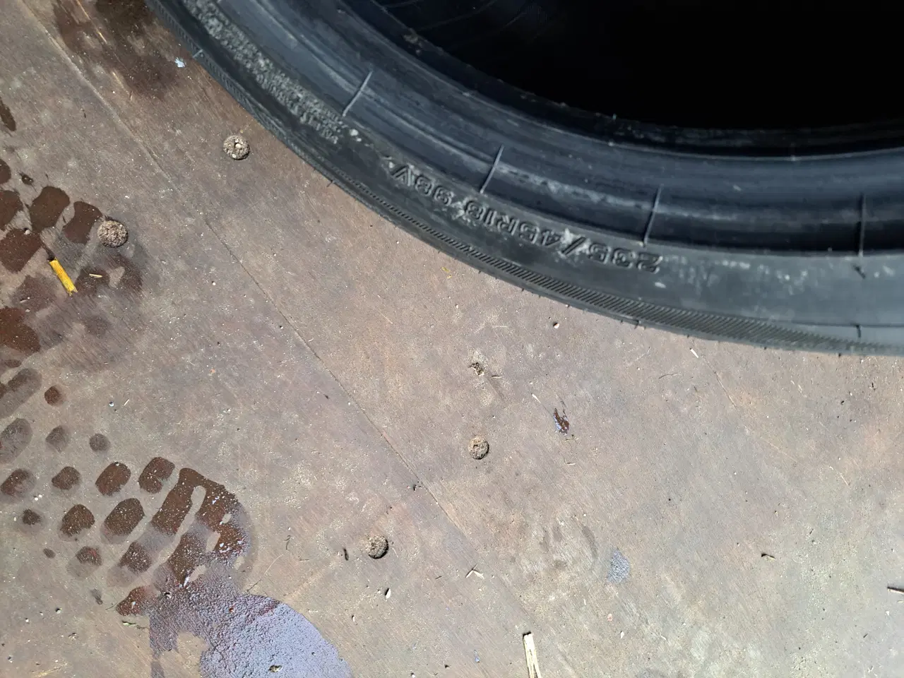 Billede 2 - Fine helårsdæk 235/45/18 fra 2022