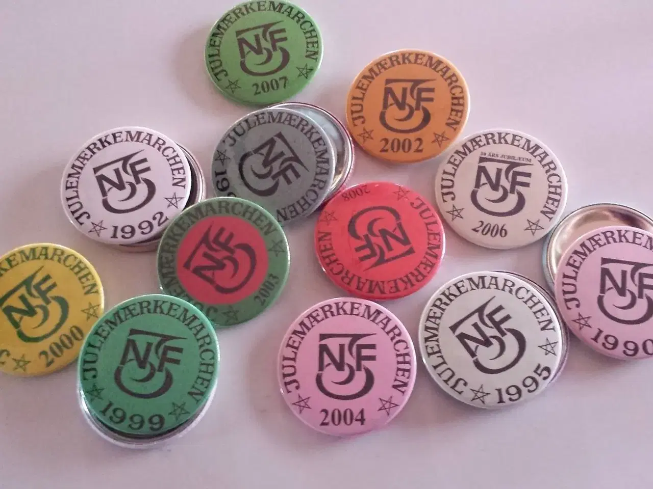Billede 1 - Julemærkemarchen emblemer