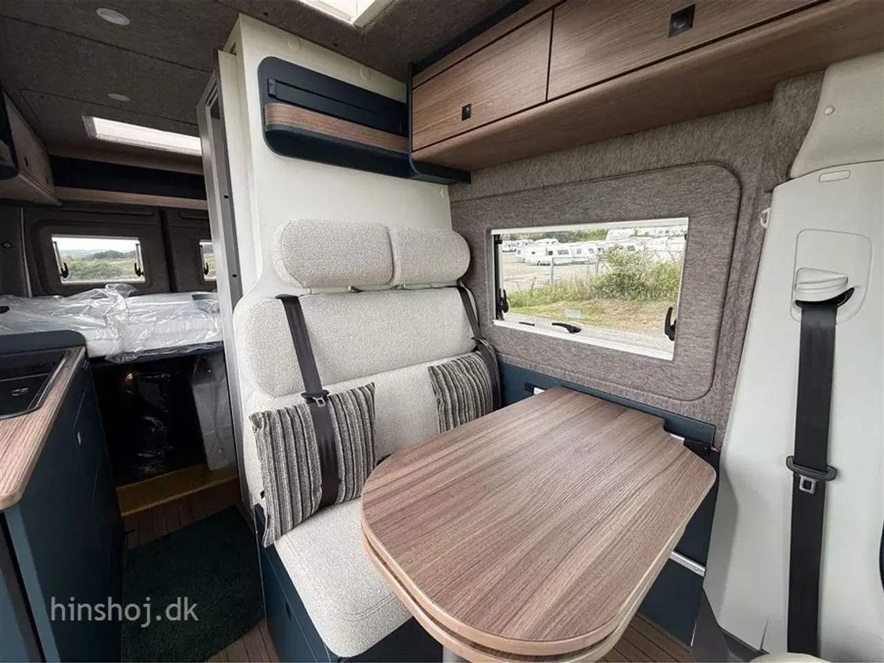 Billede 12 - 2025 - Eriba Car 600 Deep Ocean Blue Aut   Eksklusiv Campervan med automatgear og træk fra Hinshøj Caravan.