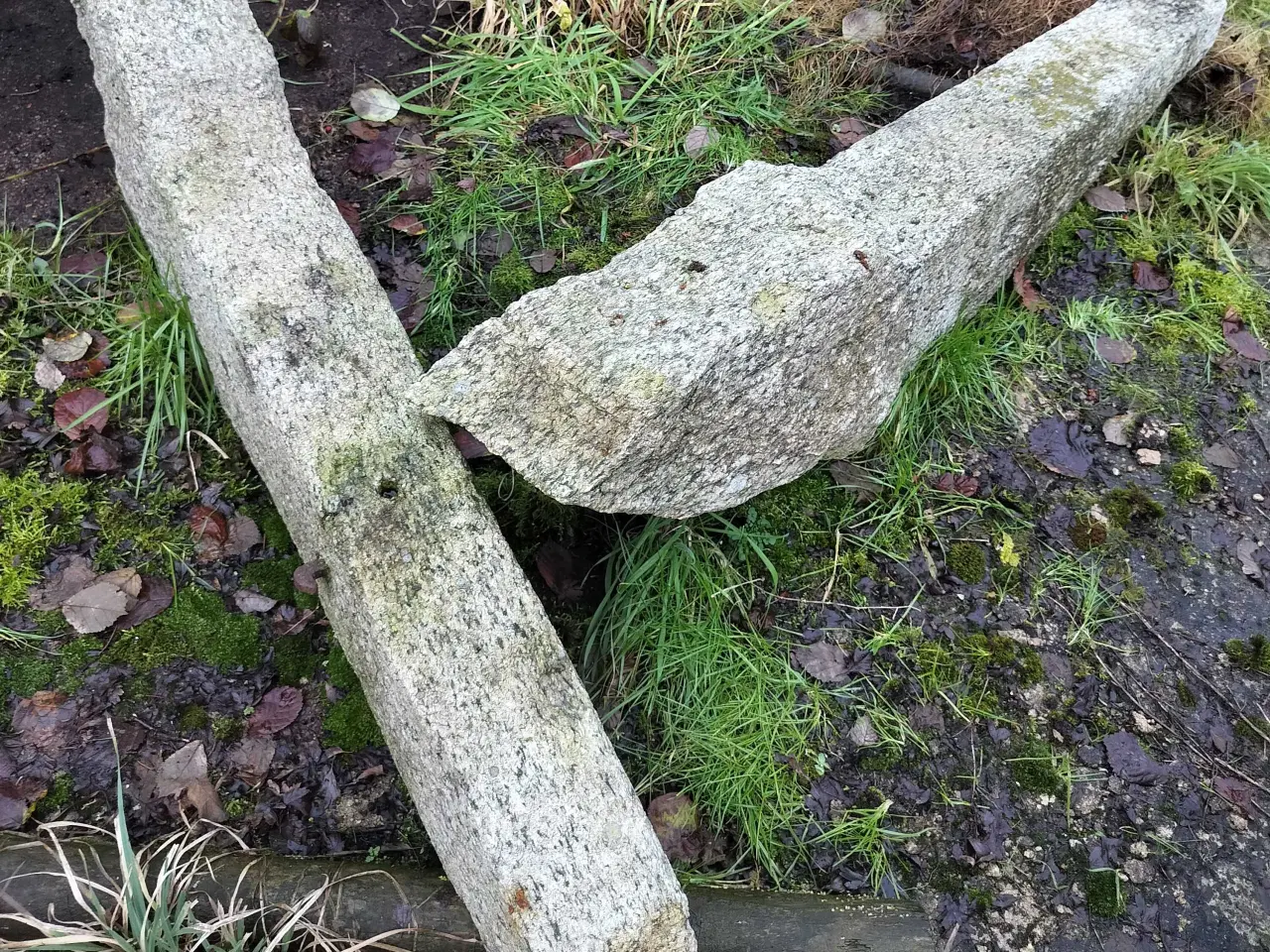 Billede 5 - Granit søjler 2 stk med kroge i