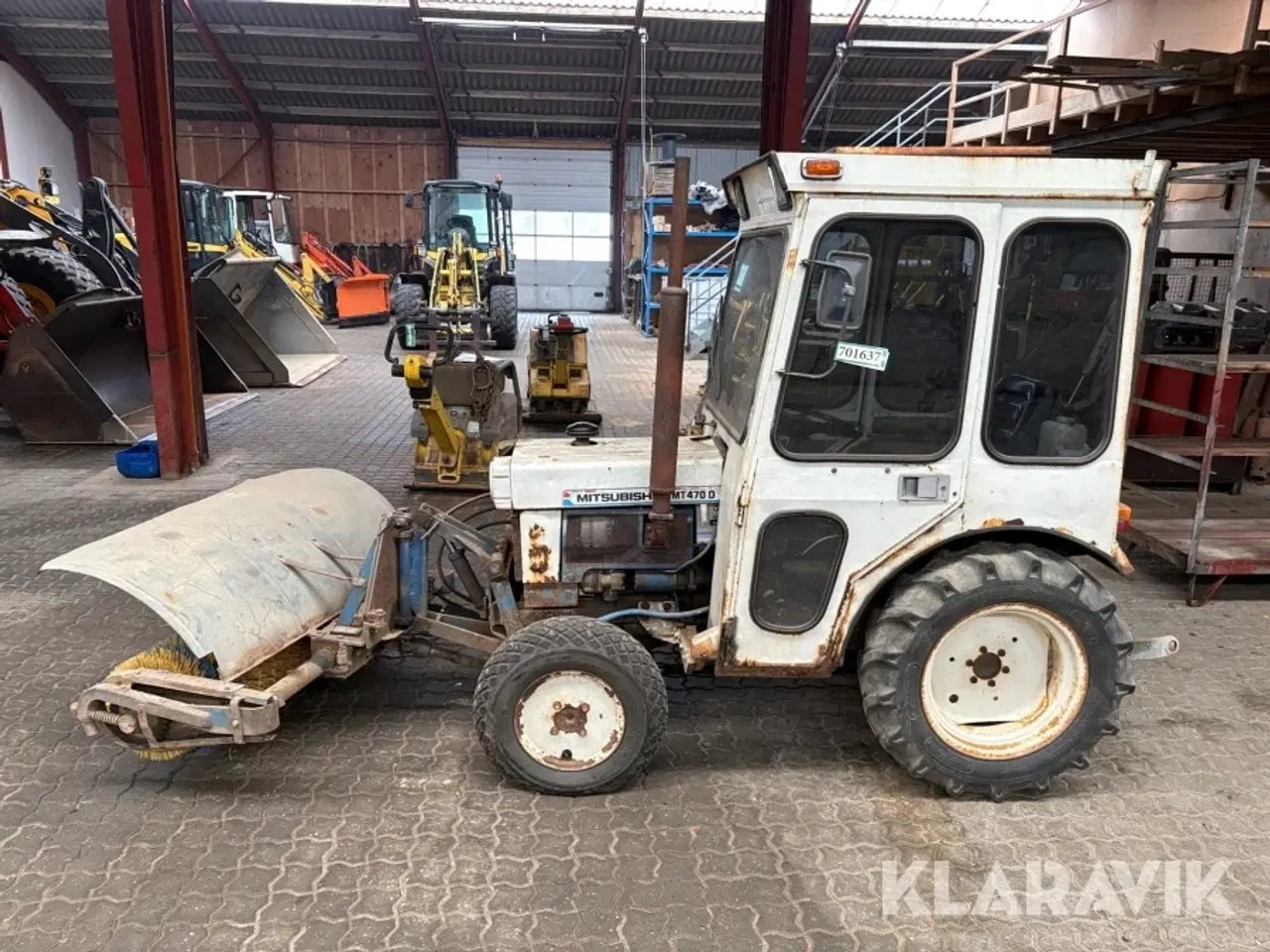 Billede 2 - Veterantraktor Mitsubishi MT460D med fejemaskine