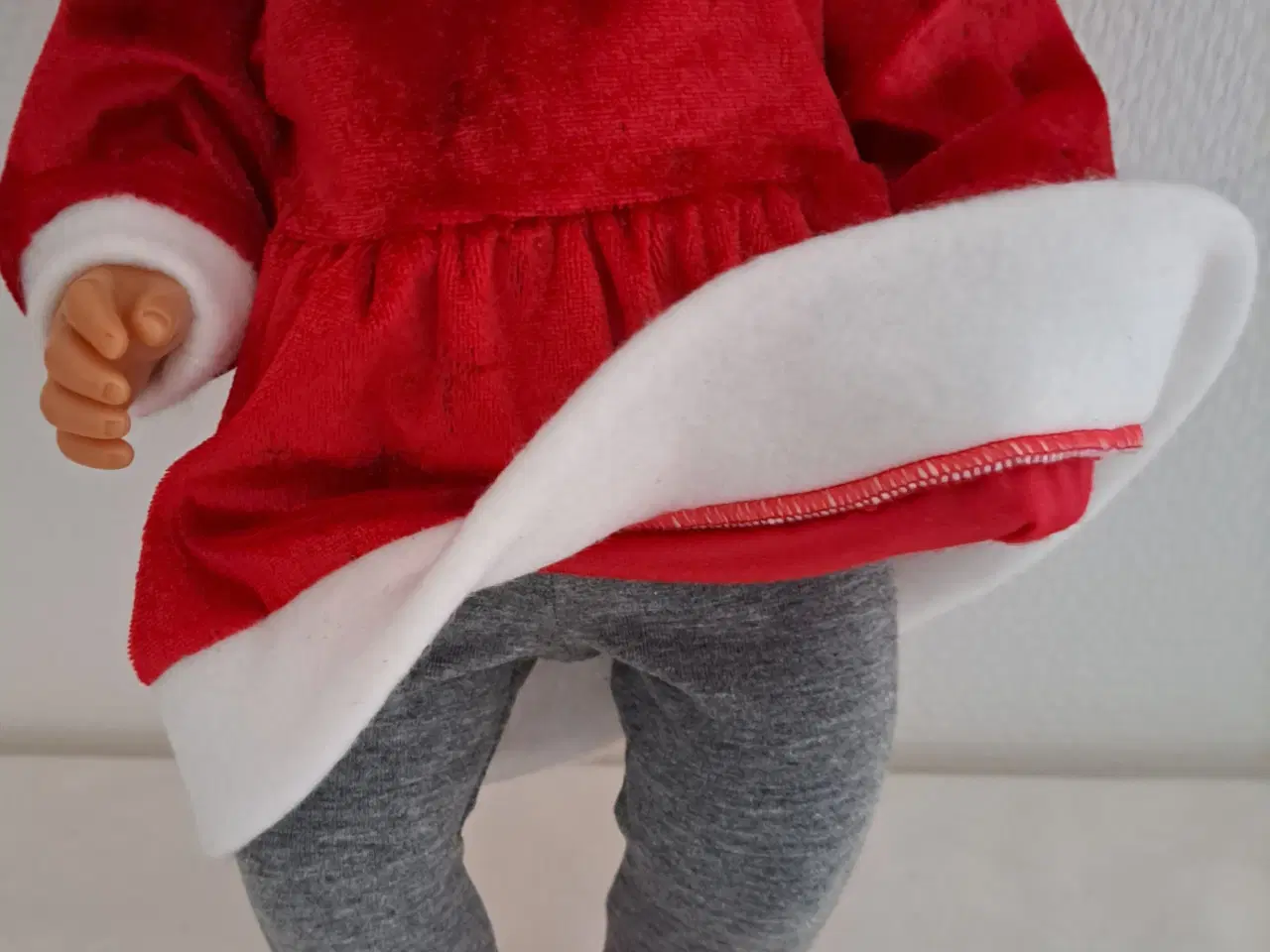 Billede 17 - Julekjoler og nissetøj til dukker fra 42 til 43cm.
