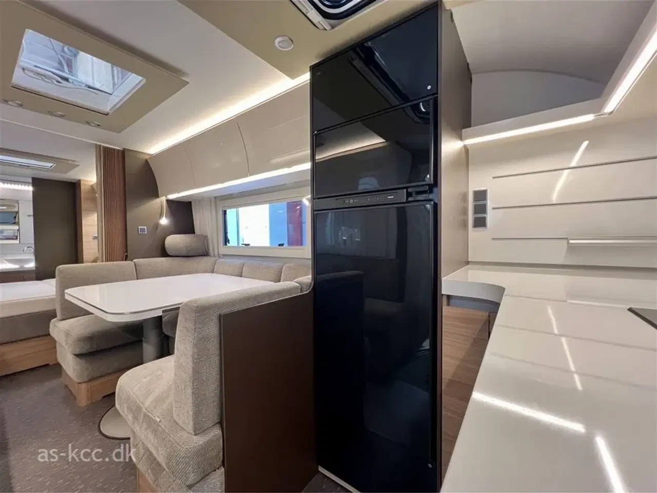 Billede 8 - 2021 - Adria Alpina 663 HT Alde Centralvarme   Adria Alpina 663 HT årg. 2021. 4 sovepladser, 6 siddepladser