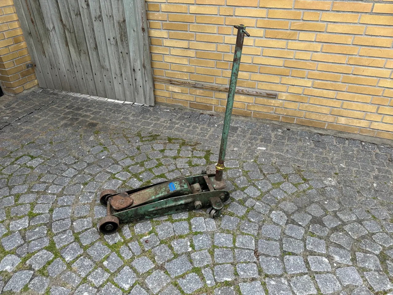 Billede 1 - Værksteds donkraft Garage donkraft. På 4 hjul.