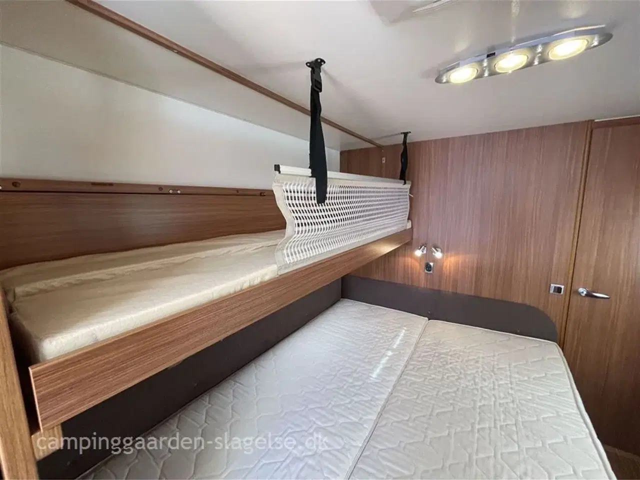 Billede 14 - 0 - Adria Alpina Supreme 743 UP   Drømmer du om camping med ægte “sommerhus på hjul”-følelse? Så er Adria Alpina Supreme 743 UP lige sagen.