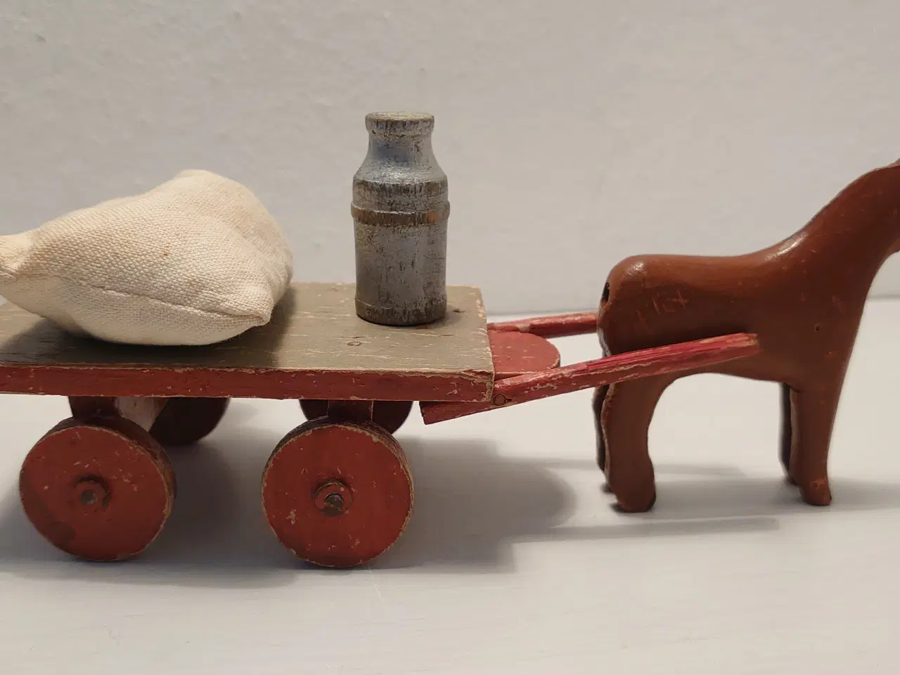 Billede 2 - Fængselslegetøj: Vogn med hest mm. Ca 1930. L 22cm
