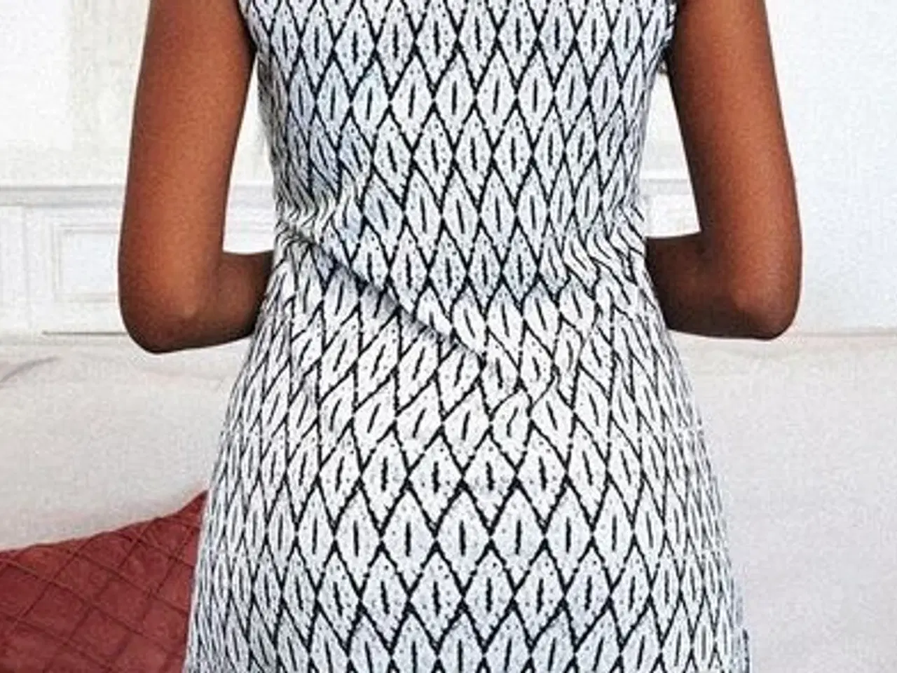 Billede 2 -  kjole-mini . med Flot Print. med ring i toppen