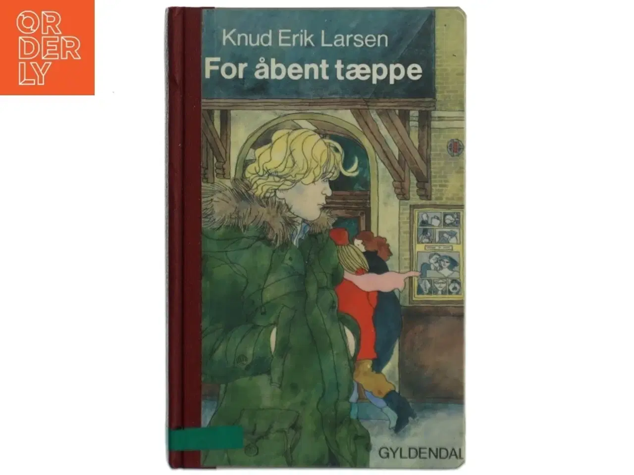 Billede 1 - For åbent tæppe af Knud Erik Larsen (Bog) fra Gyldendal