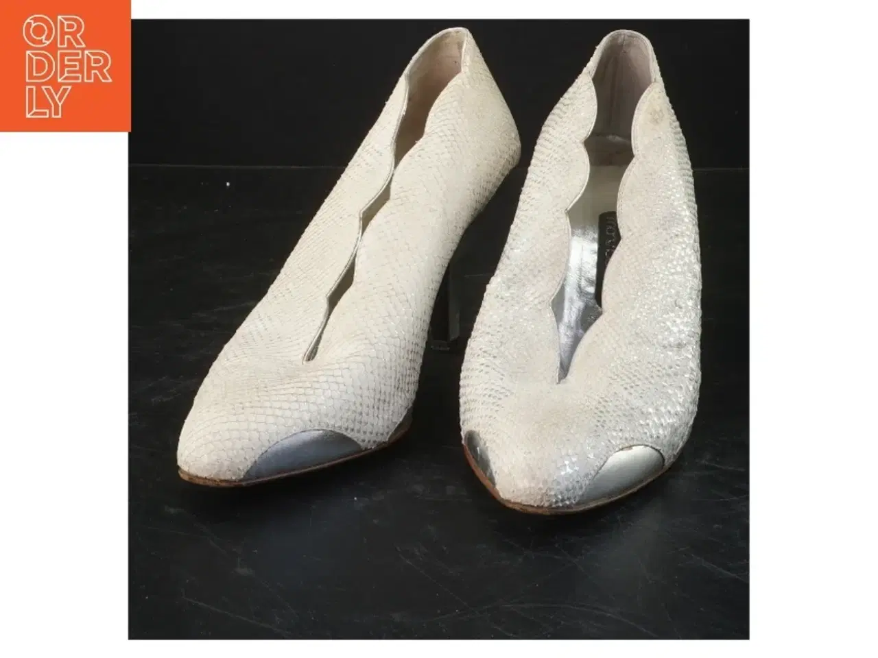 Billede 3 - Hvid slangeskinds hæl sko (str. 36 )