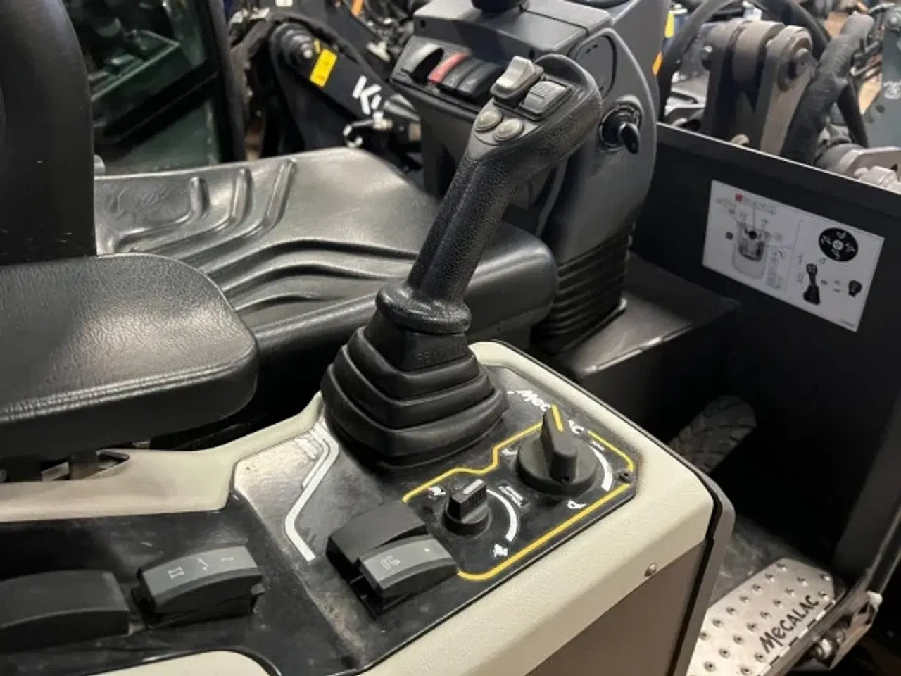 Billede 4 - Mecalac MCL6+ / Skovl og pallegafler